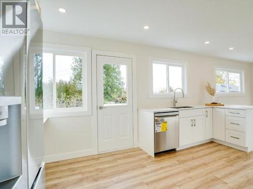 7358 Field Street, Powell River, BC - Indoor Photo Showing Kitchen