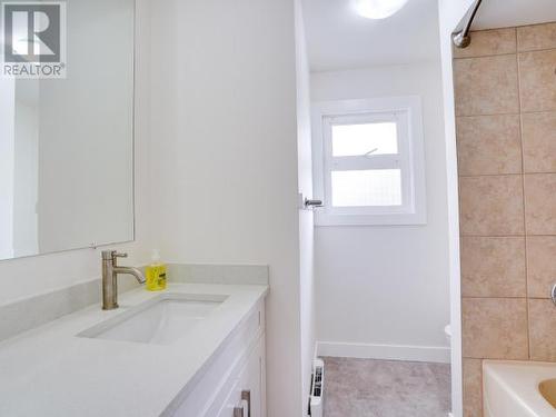 7358 Field Street, Powell River, BC - Indoor Photo Showing Bathroom