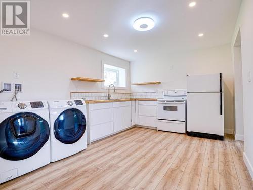 7358 Field Street, Powell River, BC - Indoor Photo Showing Laundry Room