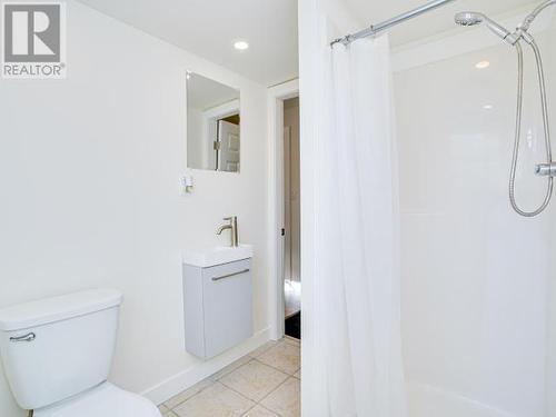 7358 Field Street, Powell River, BC - Indoor Photo Showing Bathroom