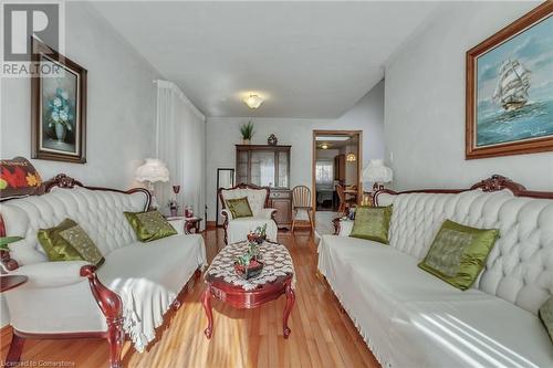 165 Gagliano Drive, Hamilton, ON - Indoor Photo Showing Living Room