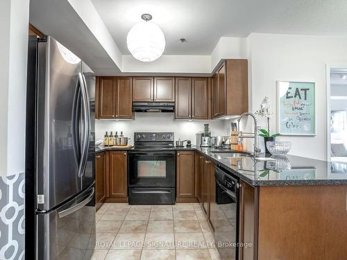 308-70 Baycliffe Cres E, Brampton, ON - Indoor Photo Showing Kitchen