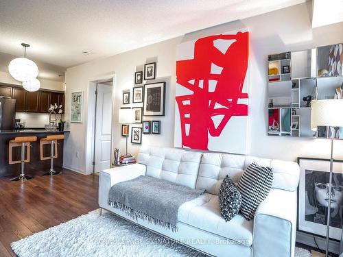 308-70 Baycliffe Cres E, Brampton, ON - Indoor Photo Showing Living Room