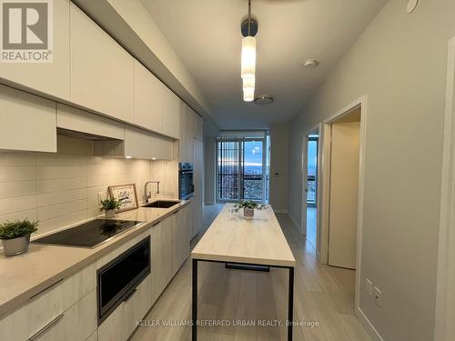 5104 - 8 Eglinton Avenue E, Toronto, ON - Indoor Photo Showing Kitchen