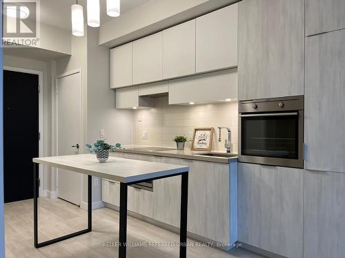 5104 - 8 Eglinton Avenue E, Toronto, ON - Indoor Photo Showing Kitchen