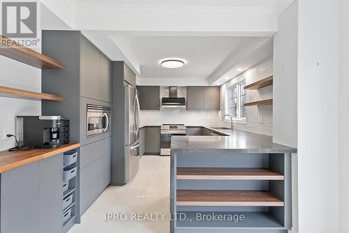 907 Leslie Valley Drive, Newmarket, ON - Indoor Photo Showing Kitchen