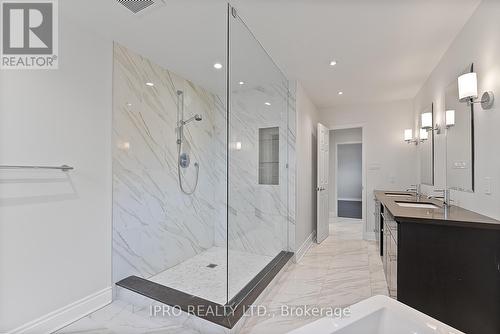 907 Leslie Valley Drive, Newmarket, ON - Indoor Photo Showing Bathroom