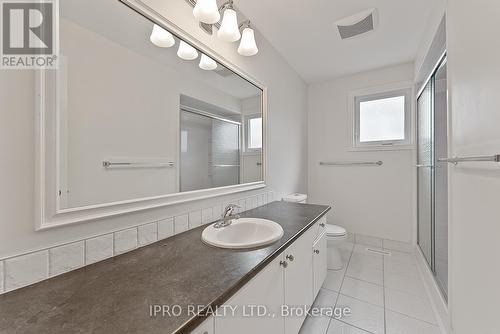 907 Leslie Valley Drive, Newmarket, ON - Indoor Photo Showing Bathroom