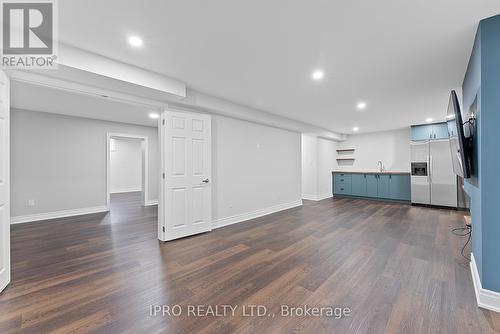 907 Leslie Valley Drive, Newmarket, ON - Indoor Photo Showing Other Room