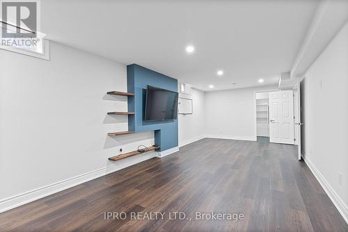 907 Leslie Valley Drive, Newmarket, ON - Indoor Photo Showing Other Room