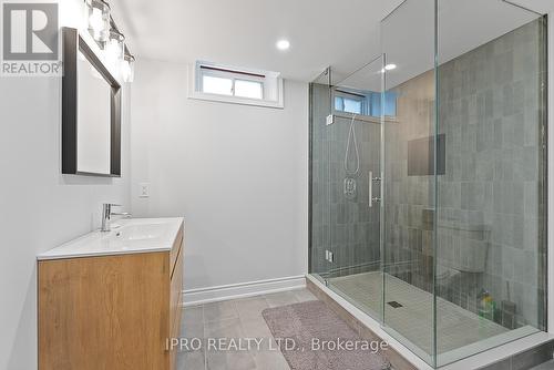 907 Leslie Valley Drive, Newmarket, ON - Indoor Photo Showing Bathroom