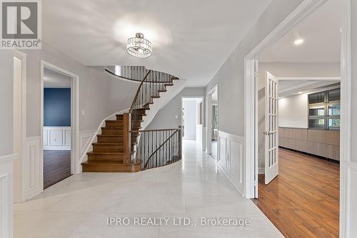 907 Leslie Valley Drive, Newmarket, ON - Indoor Photo Showing Other Room