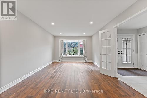 907 Leslie Valley Drive, Newmarket, ON - Indoor Photo Showing Other Room