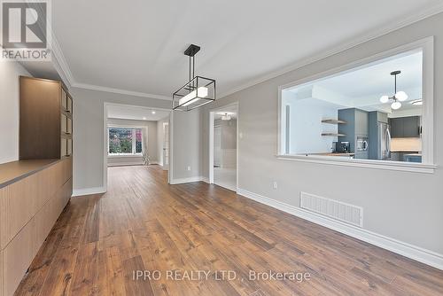 907 Leslie Valley Drive, Newmarket, ON - Indoor Photo Showing Other Room