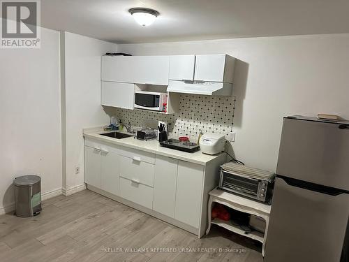 409 Georgian Drive, Barrie, ON - Indoor Photo Showing Kitchen