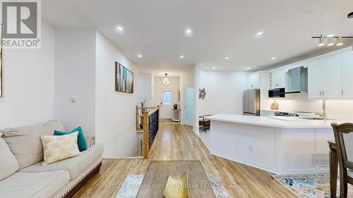 409 Georgian Drive, Barrie, ON - Indoor Photo Showing Kitchen