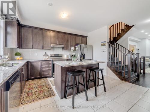 27 Gemma Place, Brampton, ON - Indoor Photo Showing Kitchen With Upgraded Kitchen