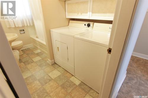 500 Rose Street, Regina, SK - Indoor Photo Showing Laundry Room