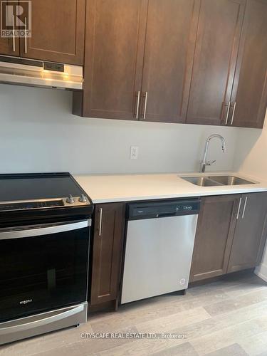 L115 - 9560 Islington Avenue, Vaughan, ON - Indoor Photo Showing Kitchen