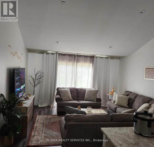 5 Eagle Court, Saugeen Shores, ON - Indoor Photo Showing Living Room