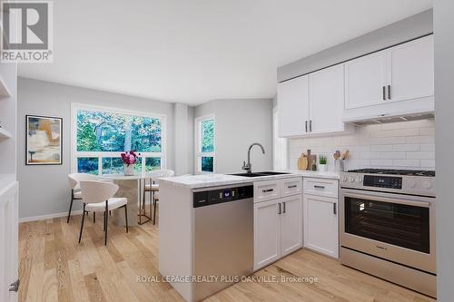 3465 Wilmot Crescent, Oakville, ON - Indoor Photo Showing Kitchen