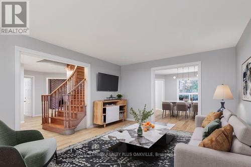 3465 Wilmot Crescent, Oakville, ON - Indoor Photo Showing Living Room