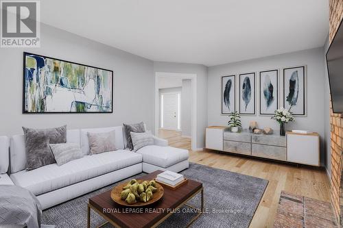 3465 Wilmot Crescent, Oakville, ON - Indoor Photo Showing Living Room