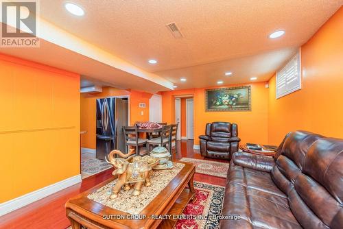 7074 Magic Court, Mississauga, ON - Indoor Photo Showing Living Room