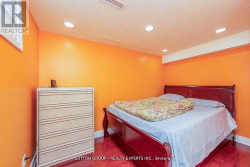 7074 Magic Court, Mississauga, ON - Indoor Photo Showing Bedroom