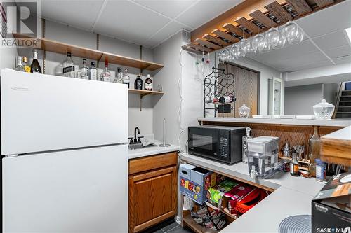 3230 Tufts Bay E, Regina, SK - Indoor Photo Showing Kitchen