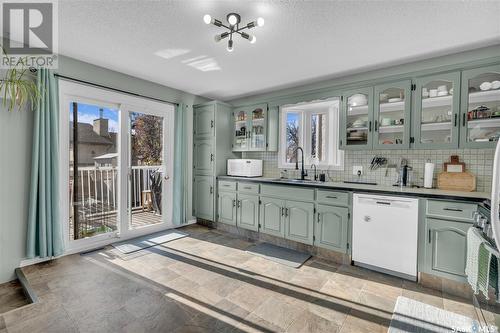 3230 Tufts Bay E, Regina, SK - Indoor Photo Showing Kitchen