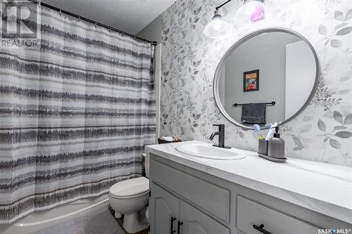 3230 Tufts Bay E, Regina, SK - Indoor Photo Showing Bathroom