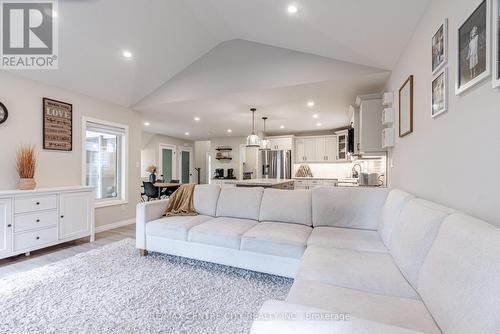 40 Livingston Drive, Tillsonburg, ON - Indoor Photo Showing Living Room