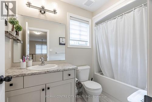 40 Livingston Drive, Tillsonburg, ON - Indoor Photo Showing Bathroom