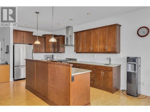 157 Terrace Hill Place, Kelowna, BC - Indoor Photo Showing Kitchen