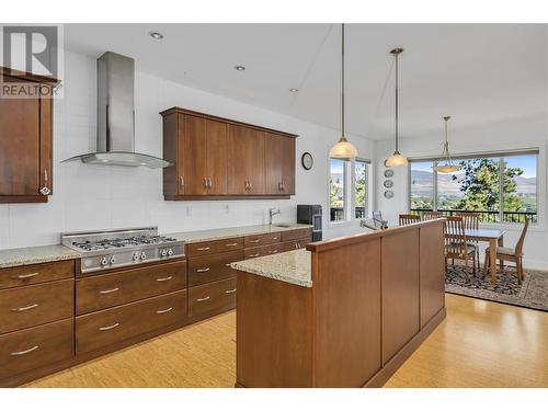 157 Terrace Hill Place, Kelowna, BC - Indoor Photo Showing Kitchen