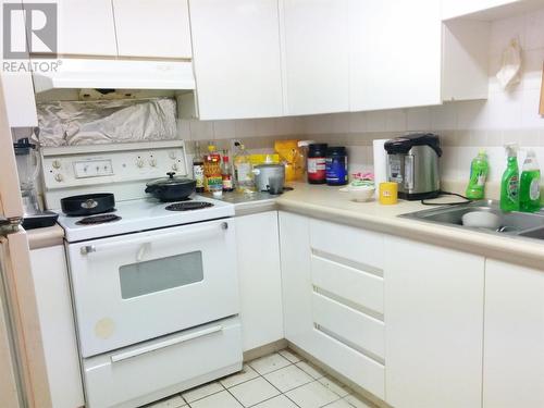 15Fl 9603 Manchester, Burnaby, BC - Indoor Photo Showing Kitchen With Double Sink