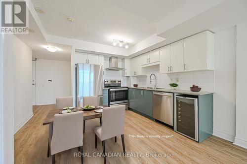 701 - 25 Town Centre Court, Toronto, ON - Indoor Photo Showing Kitchen