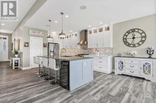 1077 Loseth Drive, Kelowna, BC - Indoor Photo Showing Kitchen With Upgraded Kitchen