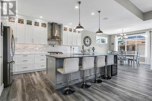 1077 Loseth Drive, Kelowna, BC - Indoor Photo Showing Kitchen With Upgraded Kitchen