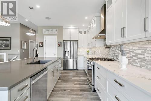 1077 Loseth Drive, Kelowna, BC - Indoor Photo Showing Kitchen With Upgraded Kitchen