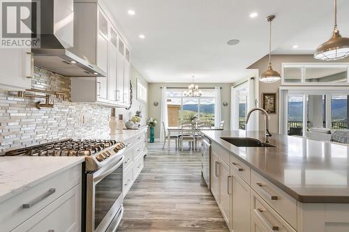 1077 Loseth Drive, Kelowna, BC - Indoor Photo Showing Kitchen With Upgraded Kitchen