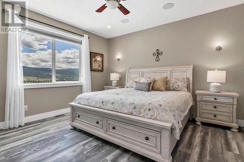 1077 Loseth Drive, Kelowna, BC - Indoor Photo Showing Bedroom