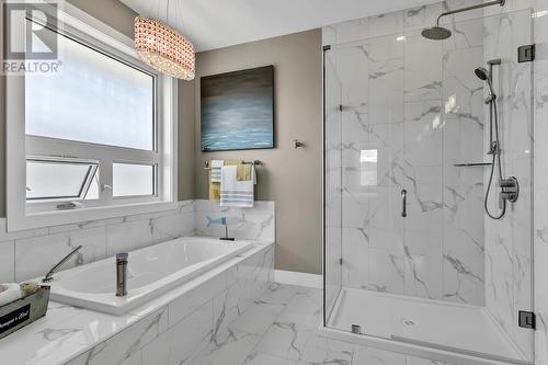 1077 Loseth Drive, Kelowna, BC - Indoor Photo Showing Bathroom