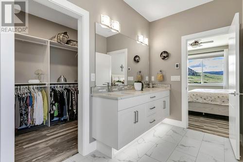 1077 Loseth Drive, Kelowna, BC - Indoor Photo Showing Bathroom