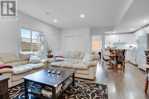 1077 Loseth Drive, Kelowna, BC - Indoor Photo Showing Living Room