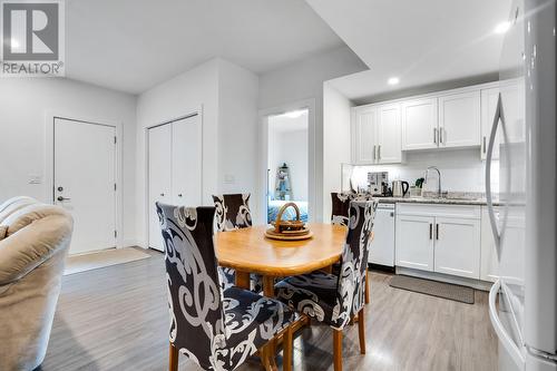 1077 Loseth Drive, Kelowna, BC - Indoor Photo Showing Dining Room