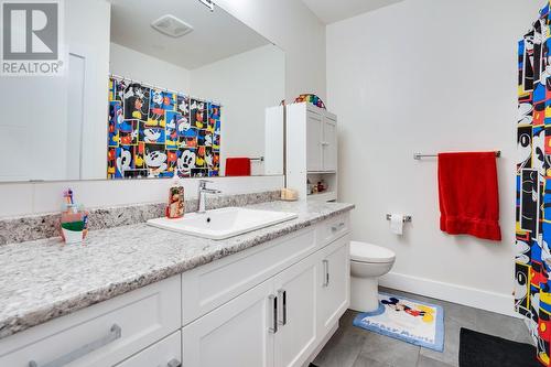 1077 Loseth Drive, Kelowna, BC - Indoor Photo Showing Bathroom