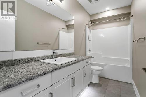 1077 Loseth Drive, Kelowna, BC - Indoor Photo Showing Bathroom