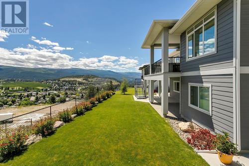 1077 Loseth Drive, Kelowna, BC - Outdoor